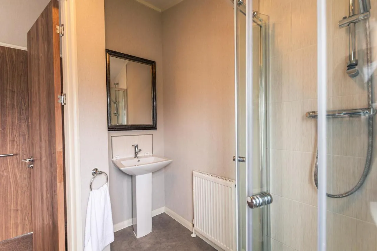 Kingfisher Lodge With Hot Tub Malton 0*,  United Kingdom