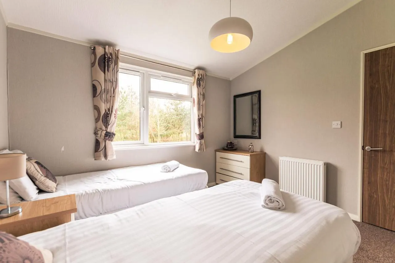 Kingfisher Lodge With Hot Tub Malton 0*,  United Kingdom