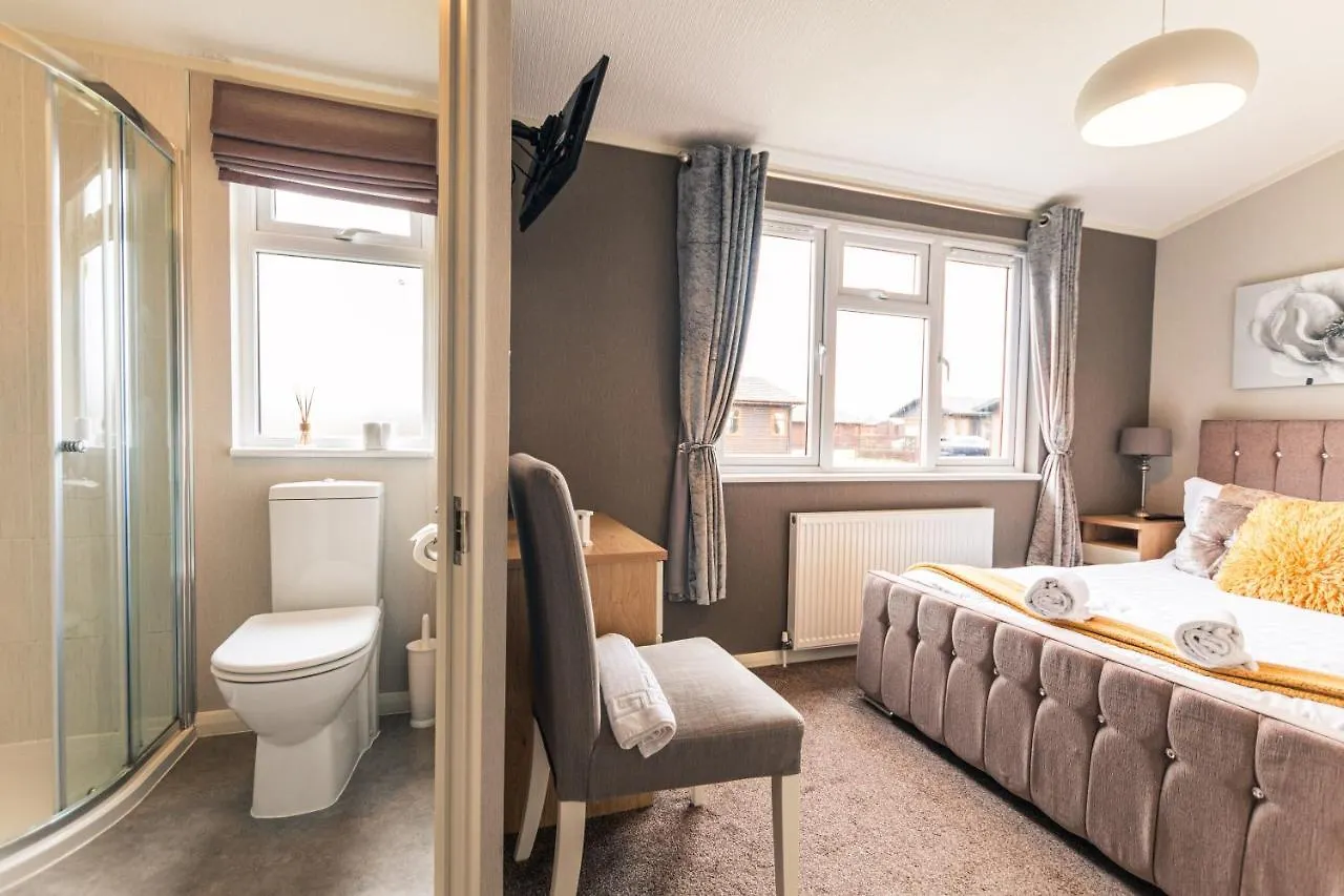 Kingfisher Lodge With Hot Tub Malton United Kingdom