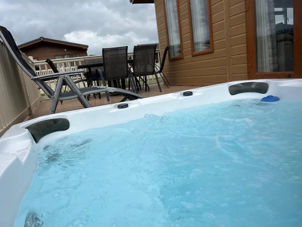 Kingfisher Lodge With Hot Tub Malton