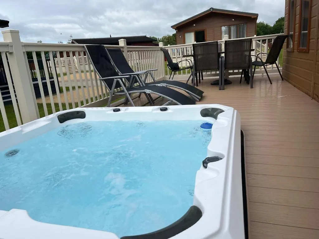Kingfisher Lodge With Hot Tub Malton
